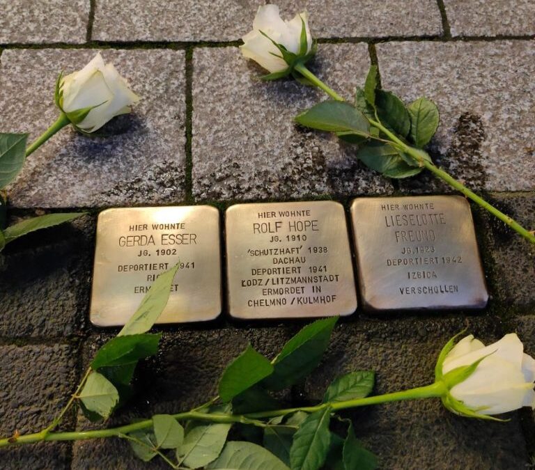 Wir reinigen Stolpersteine