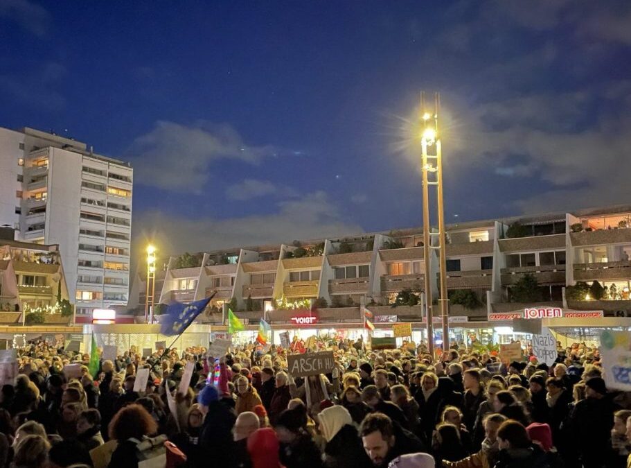 Tausende Teilnehmer bei Demo gegen Rechtsextremismus in Brühl