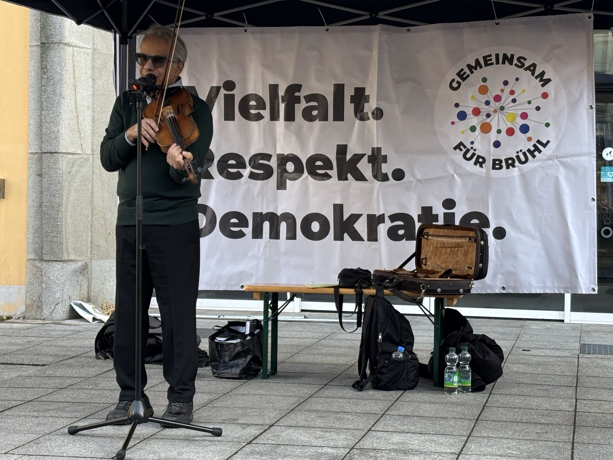 Solidarität mit den Menschen im Iran – Rede und Lieder von Eskandar Abadi in Brühl (17.01.2026)